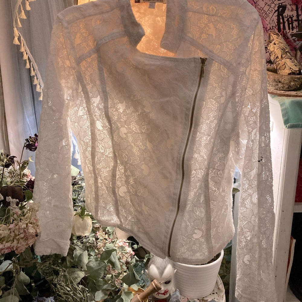 Jennifer Lopez White Lace Cropped Blazer Jacket